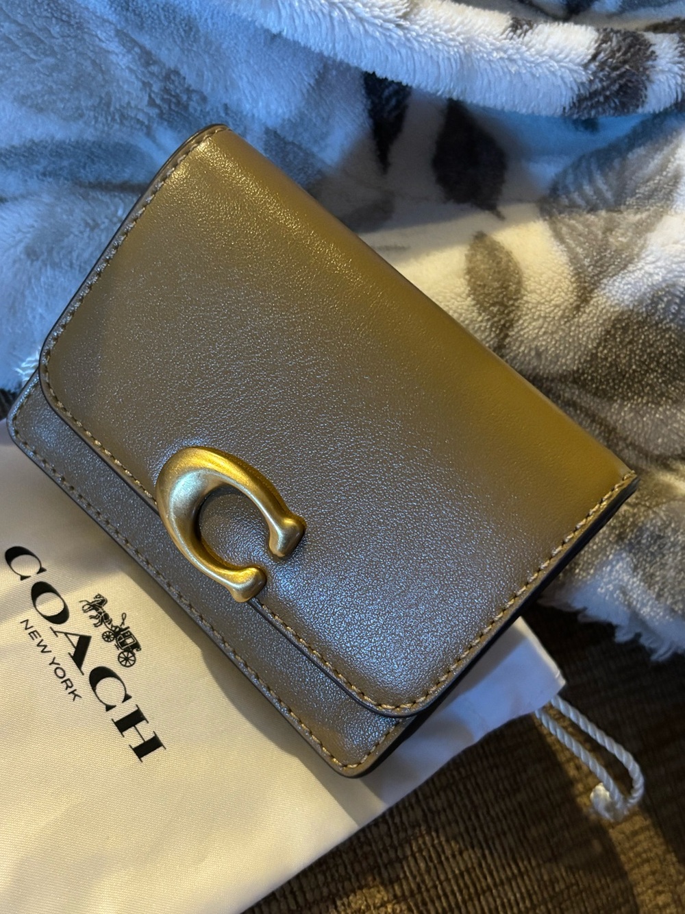 Coach Muted Olive 🫒 Leather Bandit Card Case Wallet Tan “C” Gold Hardware